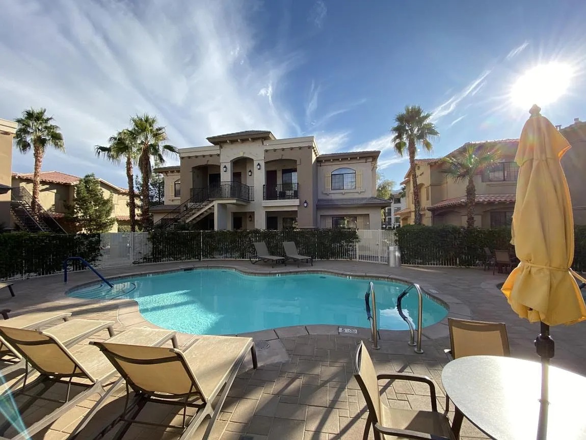 50680 Santa Rosa Plaza